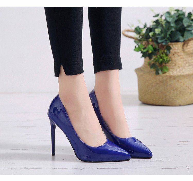 Tacones Altos de Punta Estrecha y Tacón Delgado de Goma