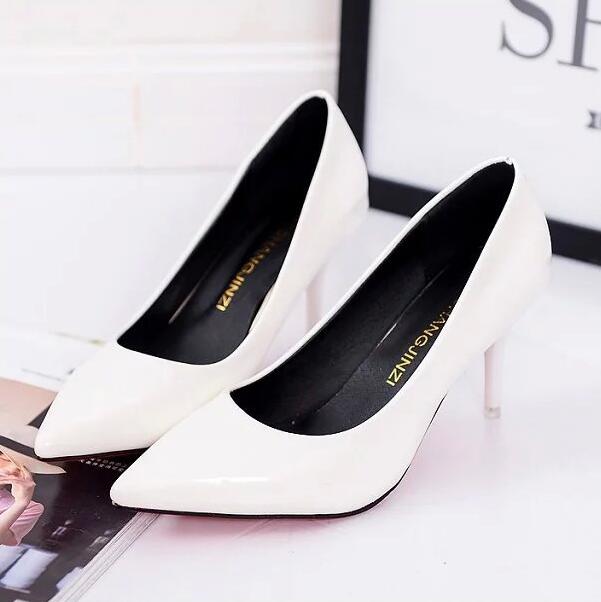 Tacones Altos de Cuero de Punta Estilizada con Tacón Delgado
