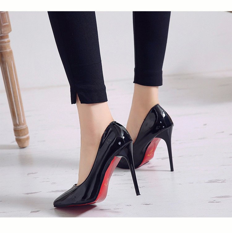 Tacones Altos de Punta Estrecha y Tacón Delgado de Goma